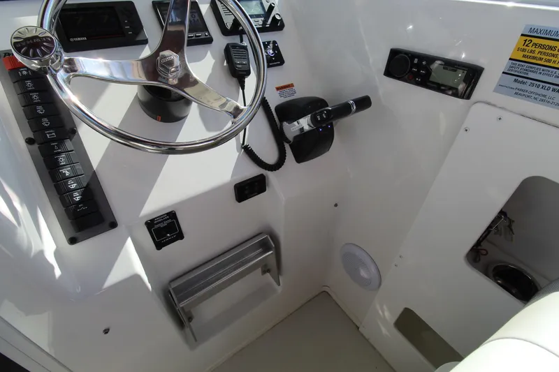 Slide: The Image of Parker Marine 2510 Xld 2020 - 25