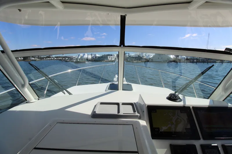 Slide: The Image of Parker Marine 2510 Xld 2020 - 27