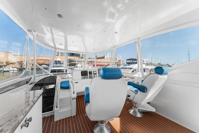 Slide: The Image of Interior view of a 2007 Marquis 55 LS yacht with white and blue seating. - 14