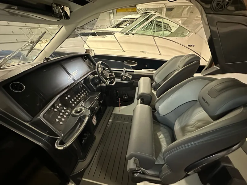 Slide: The Image of Galeon 325 GTO 2024 - 18