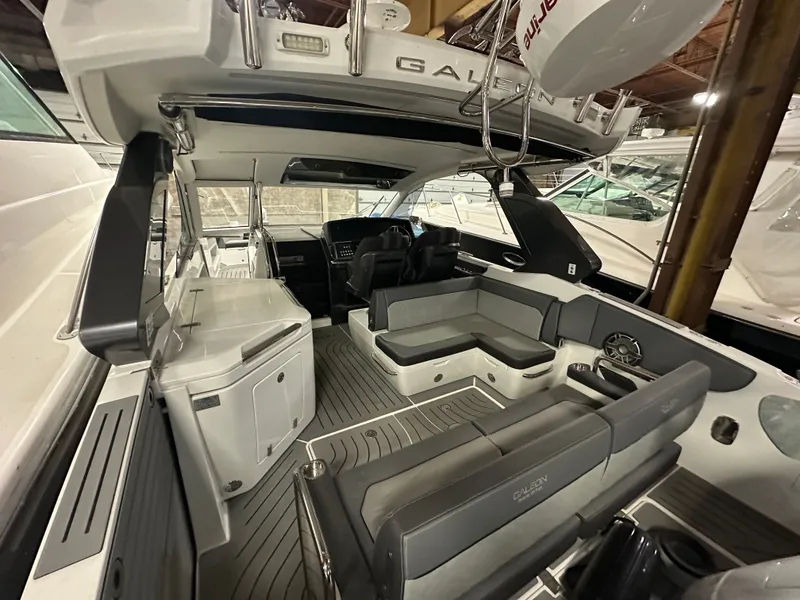 Slide: The Image of Galeon 325 GTO 2024 - 4