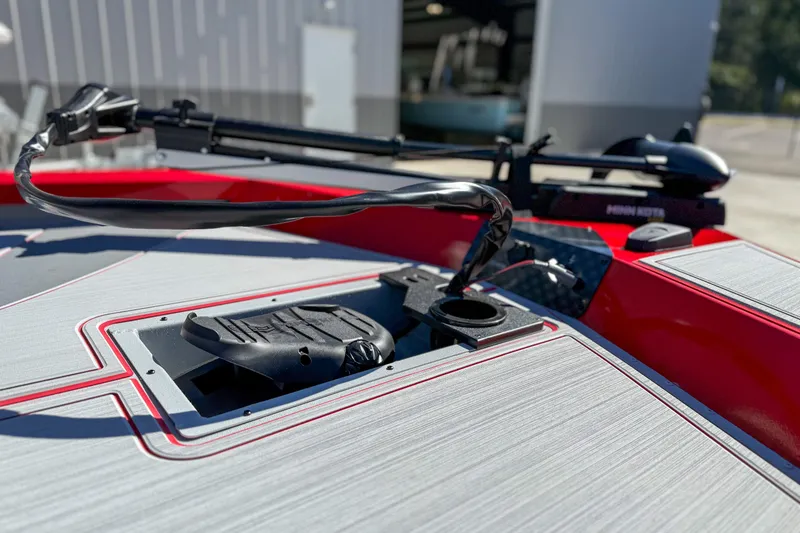 Slide: The Image of 2026 G3 Sportsman 1710 SE boat deck with mounted trolling motor. - 7