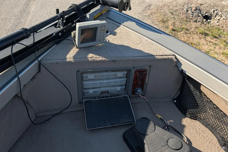 Slide: The Image of 2003 Tracker Targa 17 SC boat dashboard with fish finder and control panel. - 20