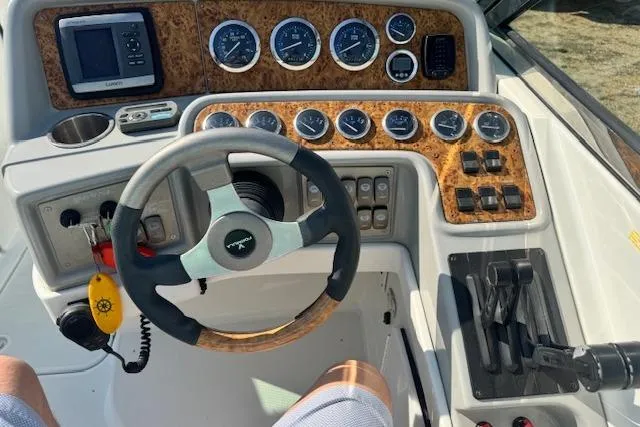 Slide: The Image of Cockpit of 2007 Formula 280 Bowrider with steering wheel and instrument panel. - 20