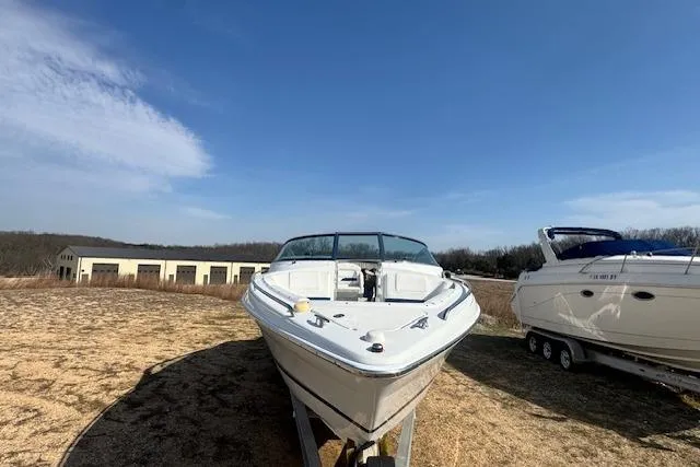 Slide: The Image of 2007 Formula 280 Bowrider boat on land, clear sky background. - 6