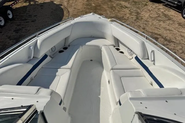 Slide: The Image of 2007 Formula 280 Bowrider boat with spacious white seating and blue accents. - 9
