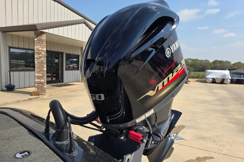 Slide: The Image of 2019 Skeeter ZX250 with Yamaha VMAX engine at a dealership. - 10
