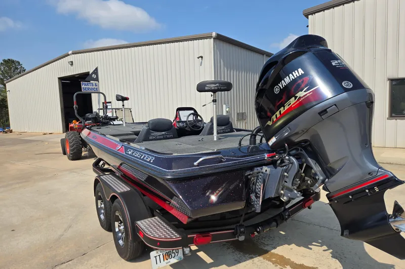 Slide: The Image of 2019 Skeeter ZX250 boat with Yamaha VMAX engine outside service center. - 4
