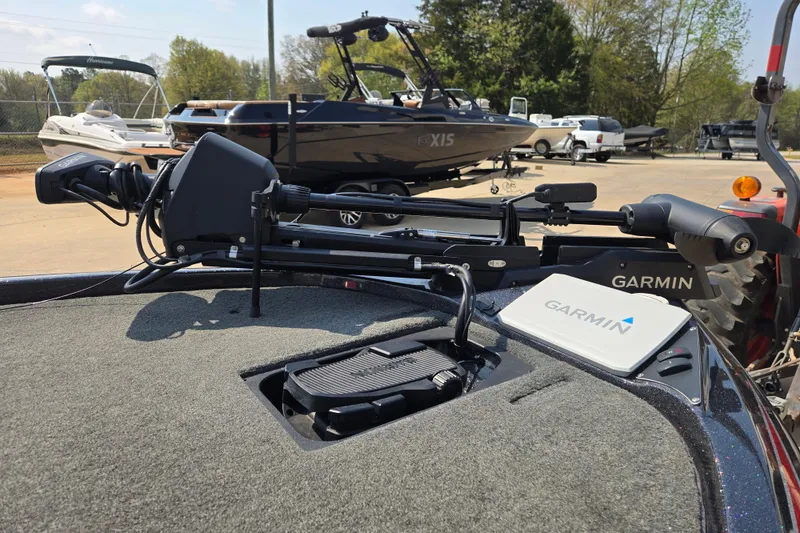 Slide: The Image of 2019 Skeeter ZX250 boat with Garmin equipment and trolling motor on deck. - 9
