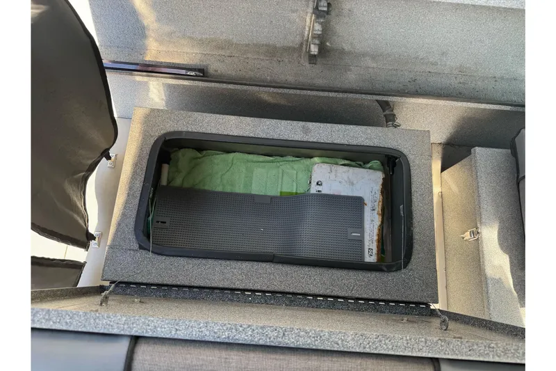Slide: The Image of Storage compartment in a 2006 Alumaweld Stryker Sport 19 boat. - 21