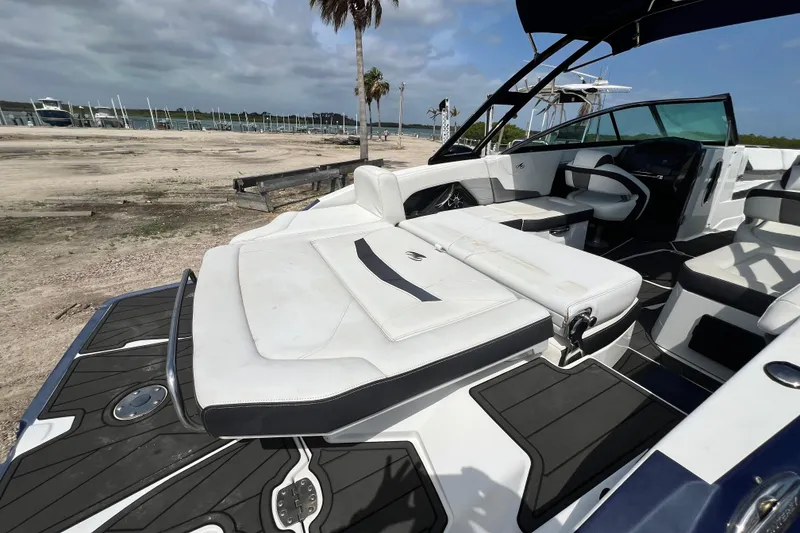 Slide: The Image of 2015 Monterey 268SS Super Sport boat with luxurious interior. - 31