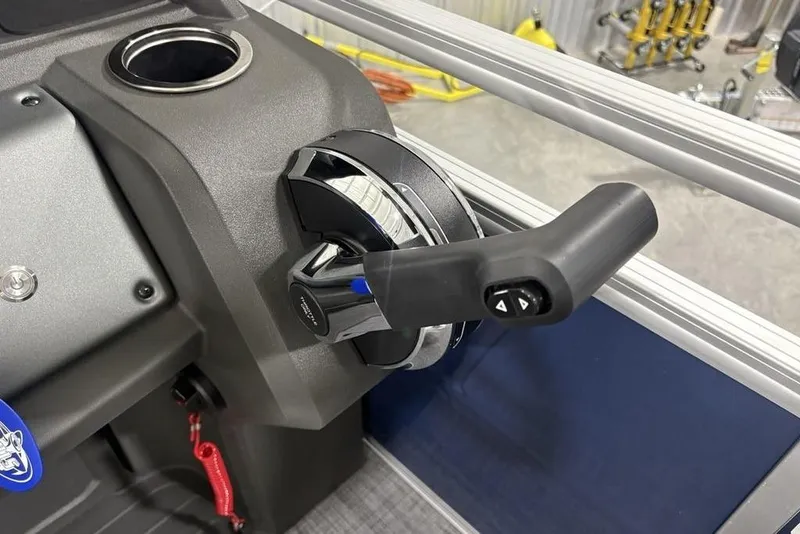 Slide: The Image of Throttle control of 2026 Sun Tracker SportFish 20 DLX boat, featuring sleek design and functionality. - 19