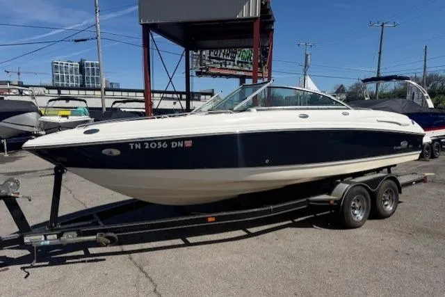 The Image of 2006 Chaparral 220 SSi boat on trailer in outdoor setting. - 0