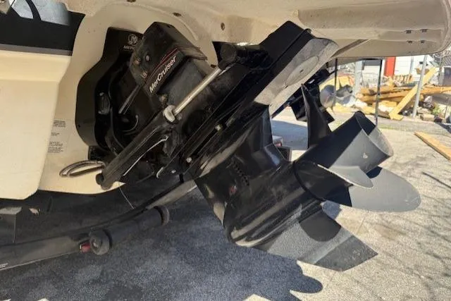 Slide: The Image of 2006 Chaparral 220 SSi boat engine and propeller close-up. - 24