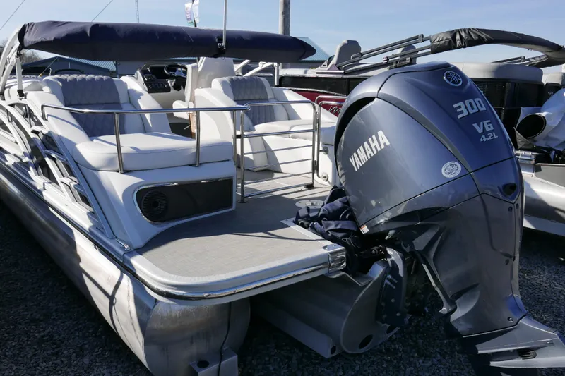 Slide: The Image of 2022 Bennington 23 RCW pontoon boat with Yamaha 300 V6 engine, docked outdoors. - 3