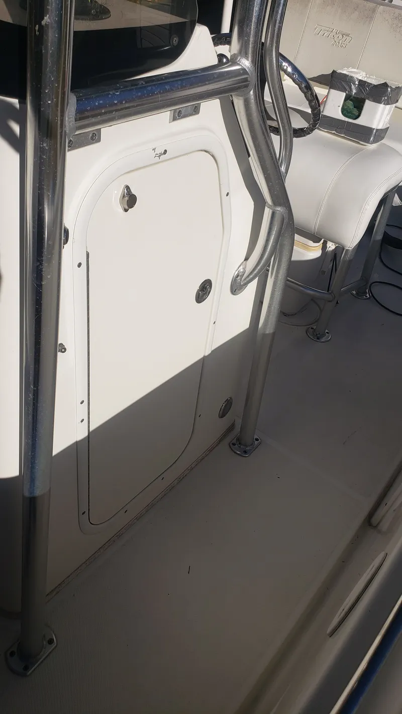 Slide: The Image of Interior of a 2009 Triton 225 CC boat with steering console. - 15