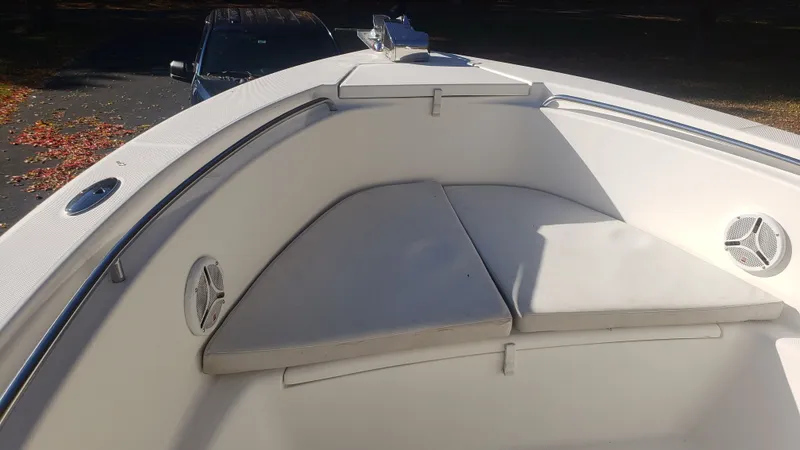 Slide: The Image of 2009 Triton 225 CC boat with cushioned bow area. - 8