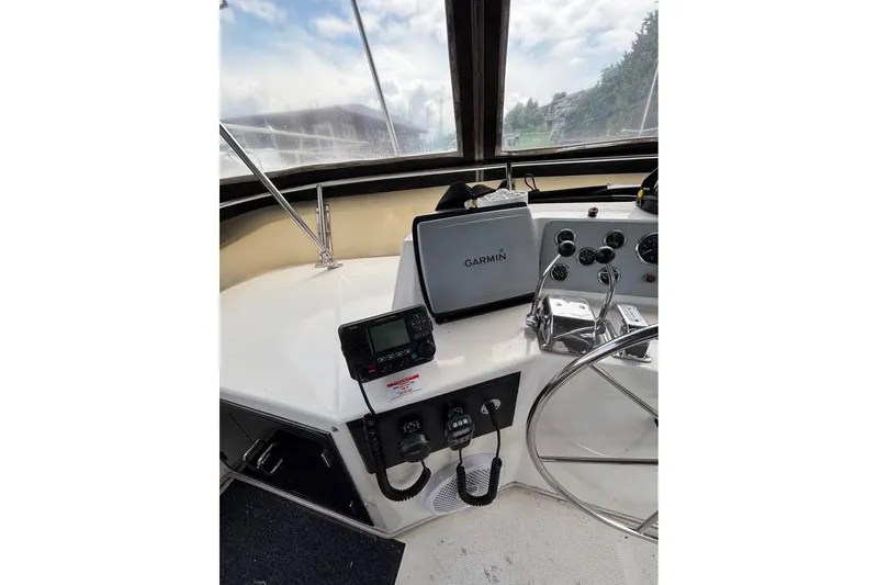 Slide: The Image of Helm of 1990 Ocean Alexander 420 Sport Sedan with Garmin navigation system. - 13