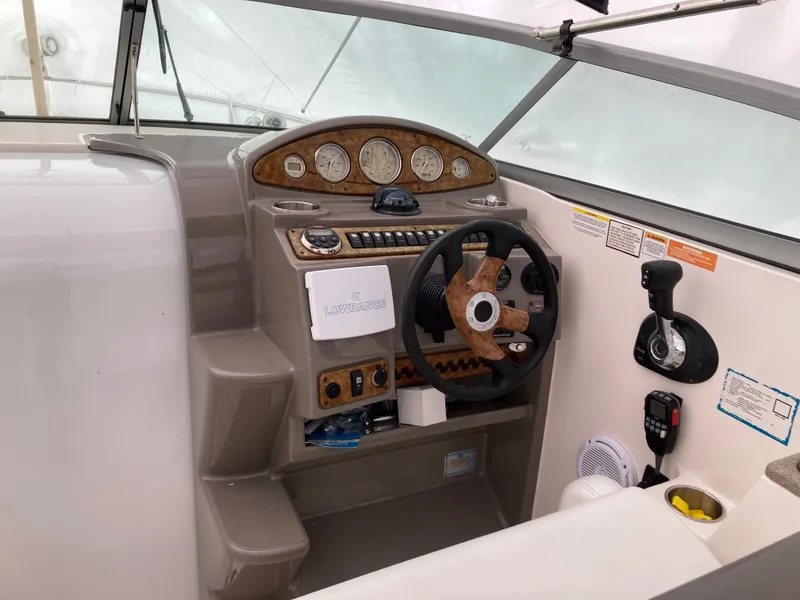Slide: The Image of Helm of the 2007 Rinker 280 Express Cruiser. - 11