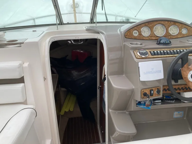 Slide: The Image of Interior of a 2007 Rinker 280 Express Cruiser boat. - 29