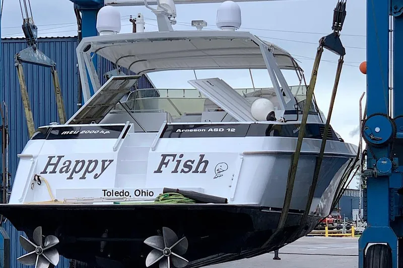 The Image of A 1999 Diaship 53 yacht named "Happy Fish" in Toledo, Ohio, on a lift. - 0