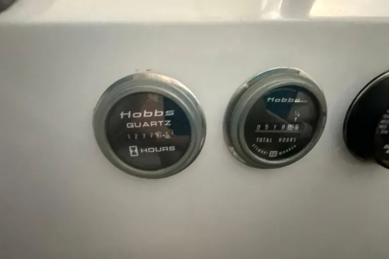 Slide: The Image of Hobbs Quartz hour meters on Diaship 53, 1999 model, displaying usage hours. - 33