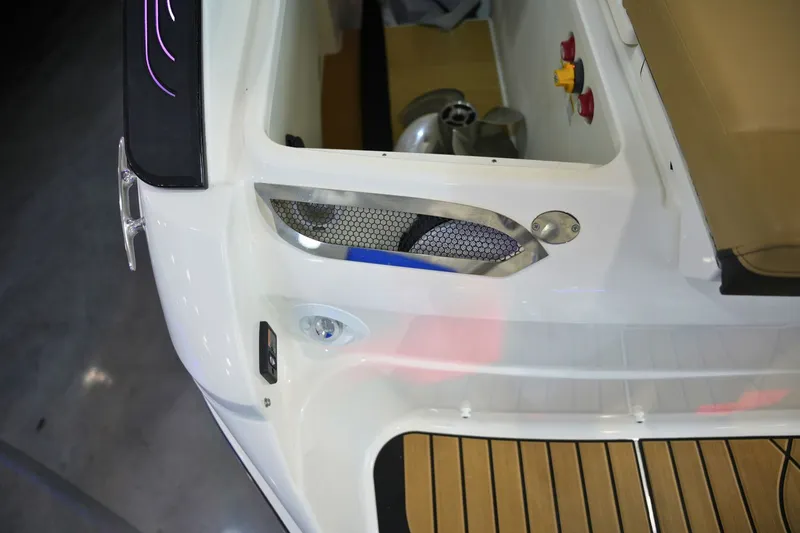 Slide: The Image of Sea Ray SLX 260 Surf 2025 - 10