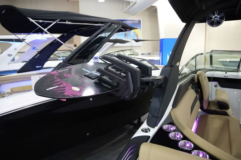 Slide: The Image of Sea Ray SLX 260 Surf 2025 - 12
