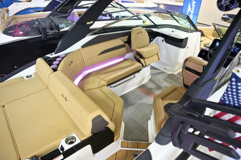 Slide: The Image of Sea Ray SLX 260 Surf 2025 - 14