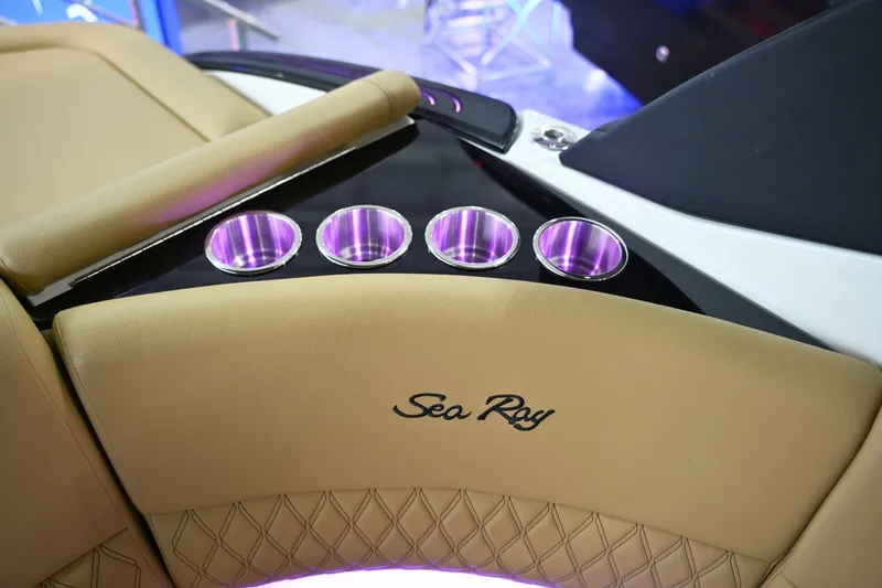 Slide: The Image of Sea Ray SLX 260 Surf 2025 - 17