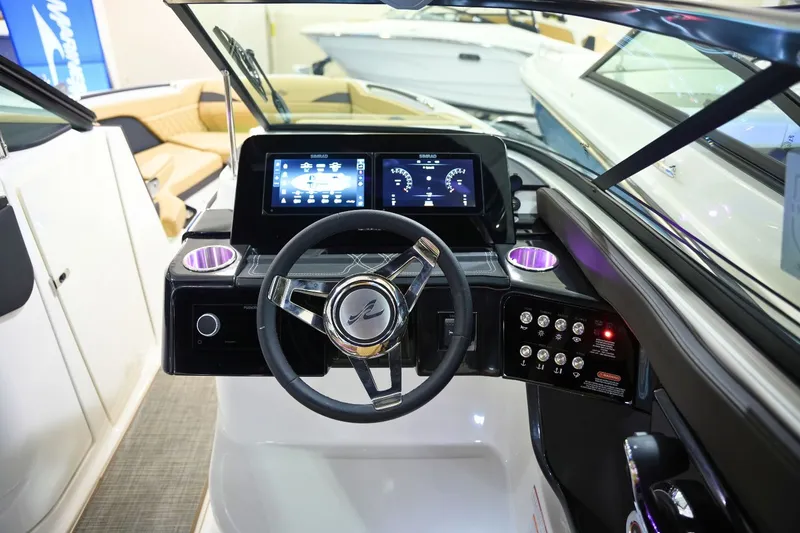 Slide: The Image of Sea Ray SLX 260 Surf 2025 - 22