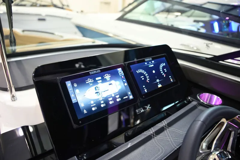 Slide: The Image of Sea Ray SLX 260 Surf 2025 - 23