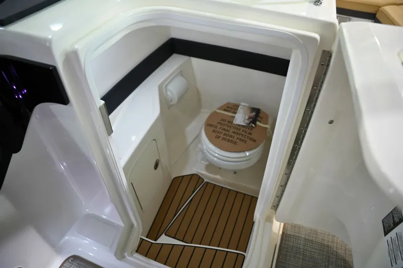 Slide: The Image of Sea Ray SLX 260 Surf 2025 - 29