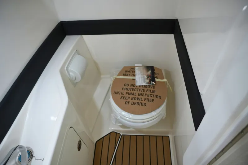 Slide: The Image of Sea Ray SLX 260 Surf 2025 - 30