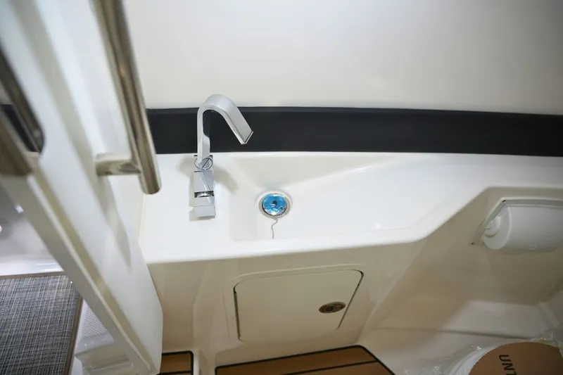 Slide: The Image of Sea Ray SLX 260 Surf 2025 - 31