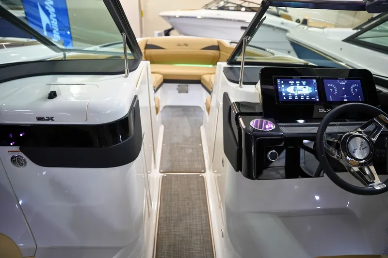 Slide: The Image of Sea Ray SLX 260 Surf 2025 - 32
