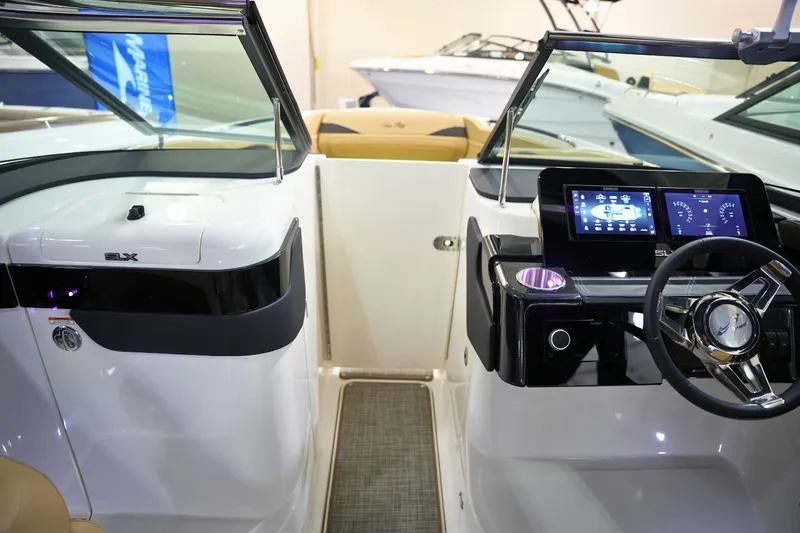 Slide: The Image of Sea Ray SLX 260 Surf 2025 - 33