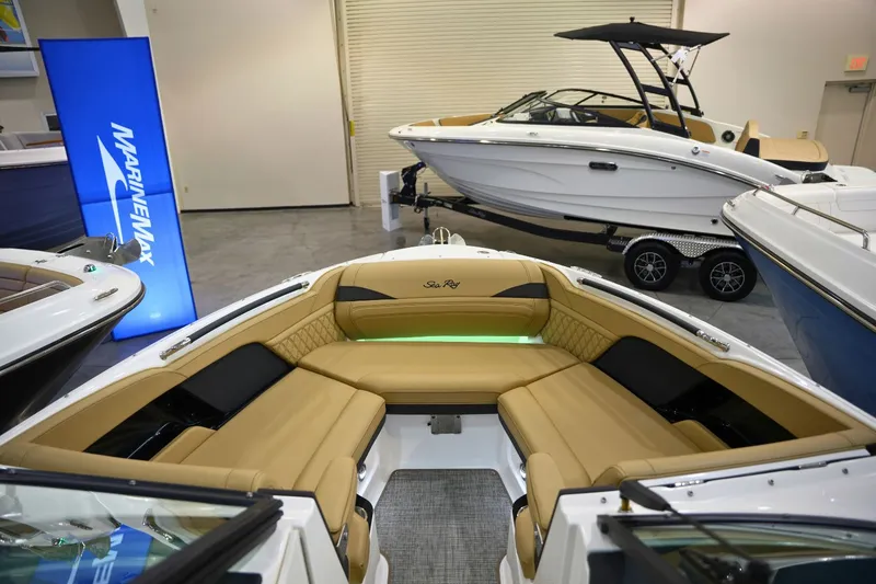 Slide: The Image of Sea Ray SLX 260 Surf 2025 - 35