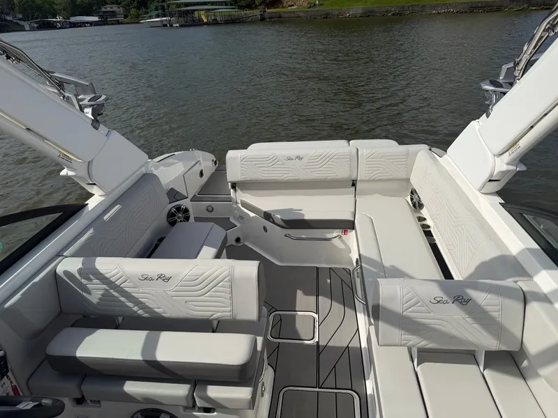 Slide: The Image of Sea Ray SDX 270 Surf 2025 - 11