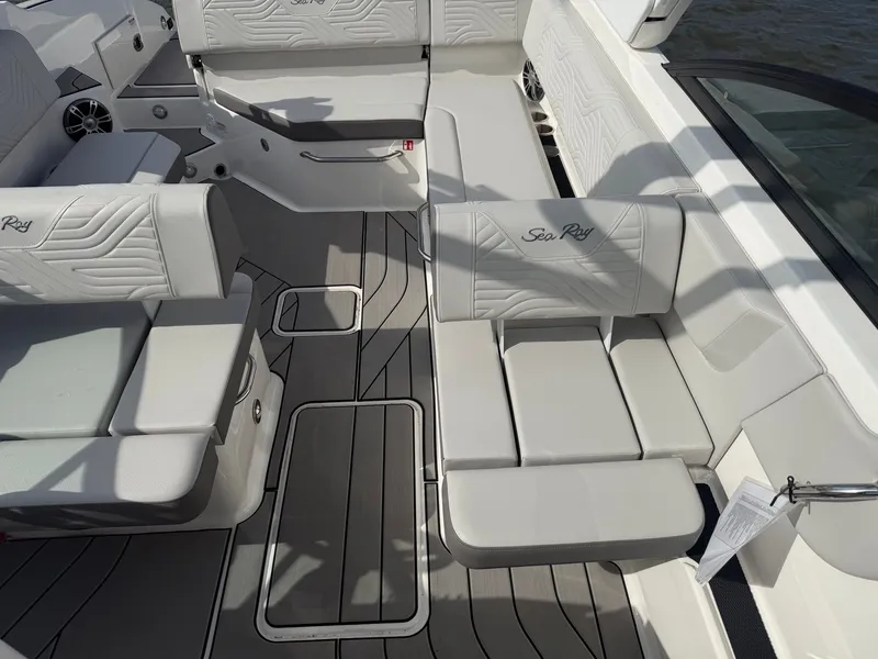 Slide: The Image of Sea Ray SDX 270 Surf 2025 - 12