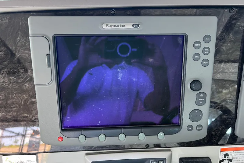 Slide: The Image of Raymarine E120 display on 2009 Searay 470 Sundancer yacht dashboard. - 11