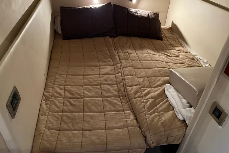 Slide: The Image of Interior cabin of 2009 Searay 470 Sundancer with cozy bed and pillows. - 16