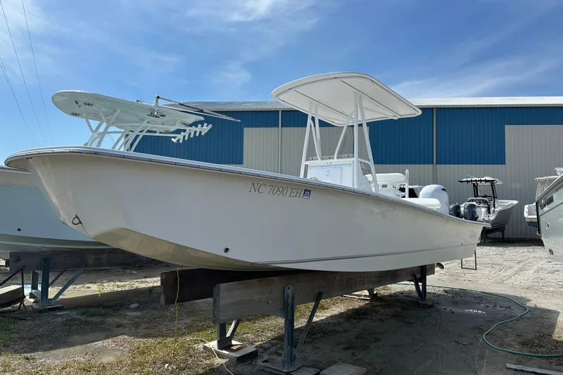 The Image of 2018 Intruder 23 boat on display outdoors, featuring a sleek white design. - 1
