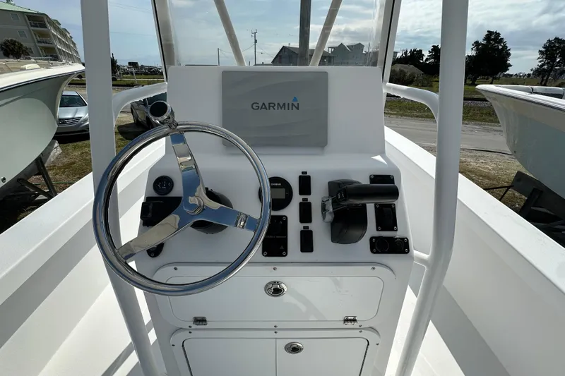 Slide: The Image of Steering console of 2018 Intruder 23 boat with Garmin navigation system. - 11