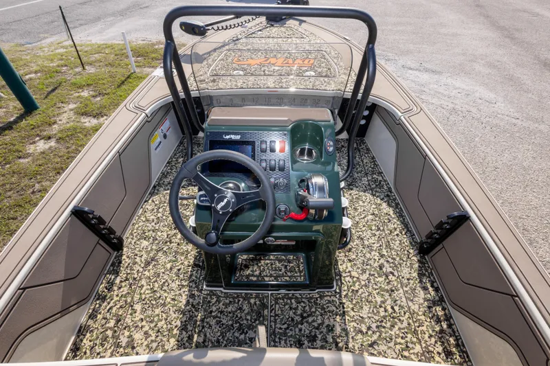 Slide: The Image of 2025 Mako 18 Pro Skiff Backwater Edition boat interior with steering console. - 28