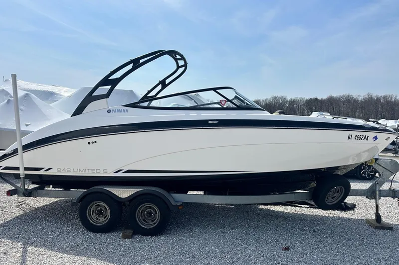 The Image of Yamaha 242 Limited S 2016 - undefined