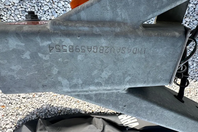 Slide: The Image of VIN number on a 2016 Yamaha 242 Limited S boat trailer. - 32
