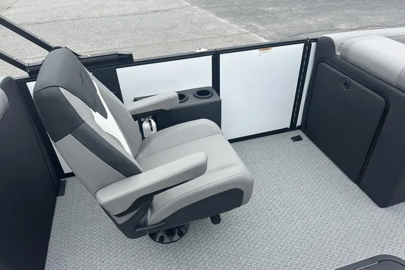Slide: The Image of Gray captain's chair on Evotti 521QL boat, 2026 model, with cup holders and sleek design. - 20
