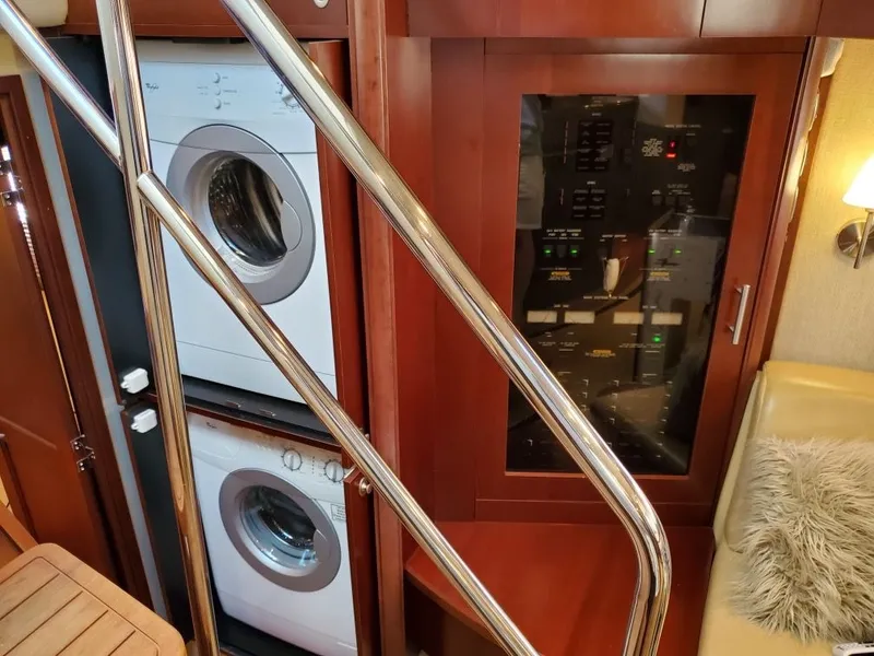 Slide: The Image of Sea Ray 60 Sundancer 2006 - 38