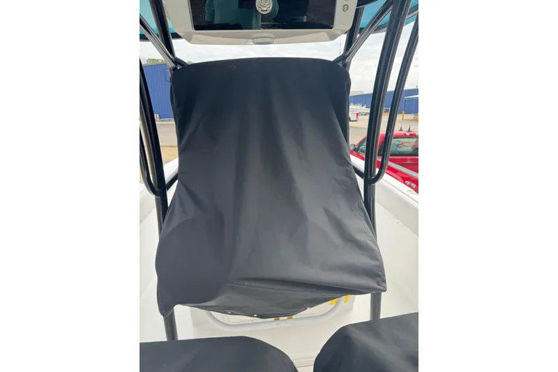 Slide: The Image of Covered seat on a 1998 Donzi 30 ZF Daytona boat. - 7